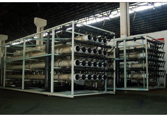 大型反滲透純凈水設(shè)備.jpg
